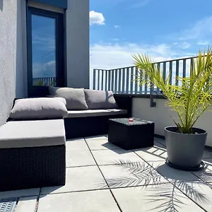Apartment Sonnenwohnen Penthouse Direkt Bei U-bahn Und Therme Mit Anbindung Ins Zentrum, Wien
